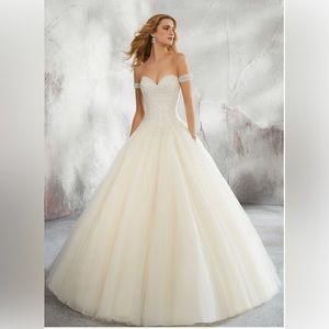 Brand new Luxury Crystal and Pearl Liberty Wedding Gown plus Veil